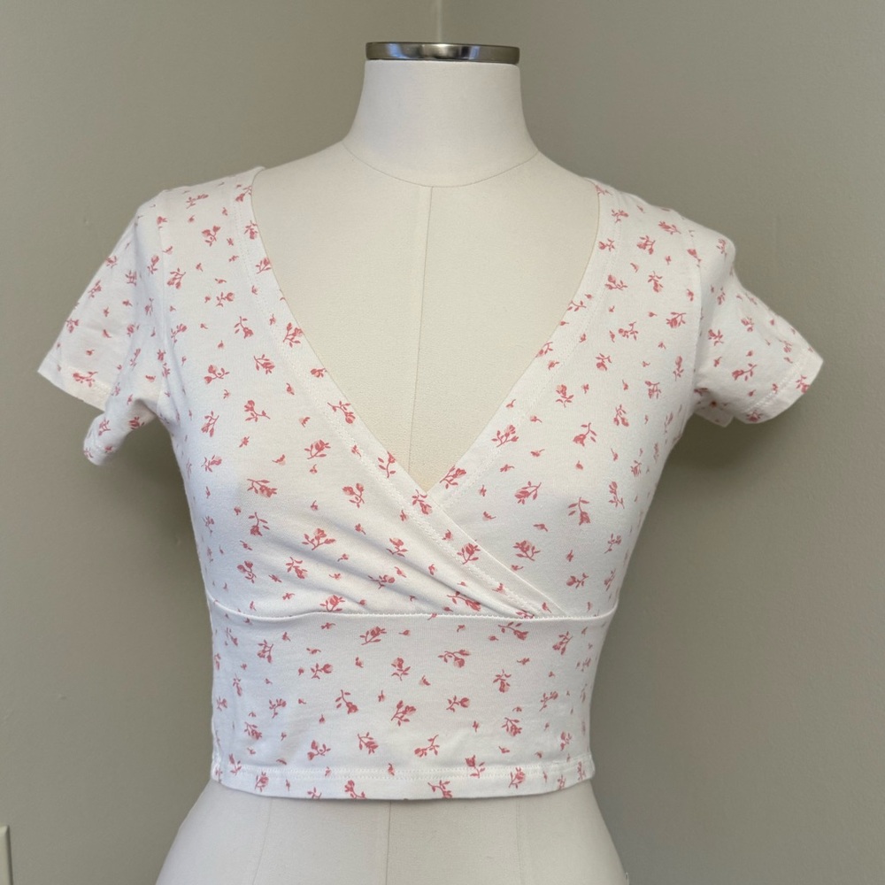 Brandy Melville White and Pink Floral Crop Top